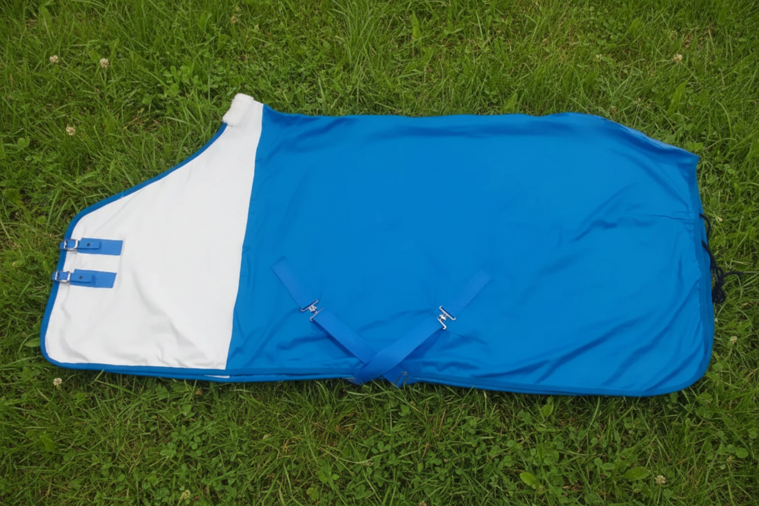 Premium Quality Horse Rug White and Blue Color